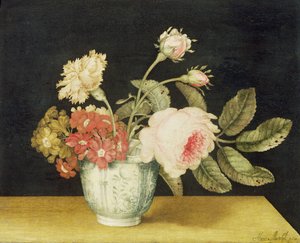 Bloemen in een Delftse vaas